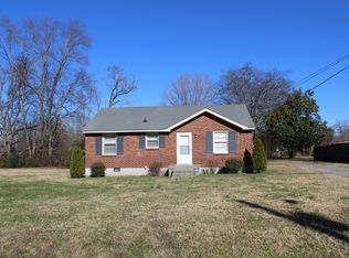 1911 Meadowgreen Dr, Murfreesboro, TN 37130