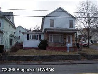2nd image of 400 Main St