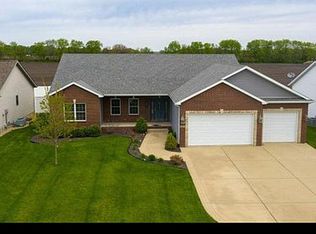 4825 Greenbriar Dr, Springfield, IL 62711