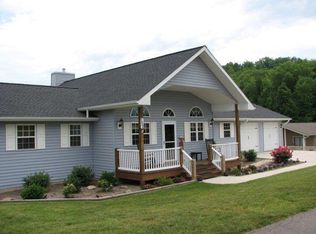 102 Grand Ridge Dr, Franklin, NC 28734