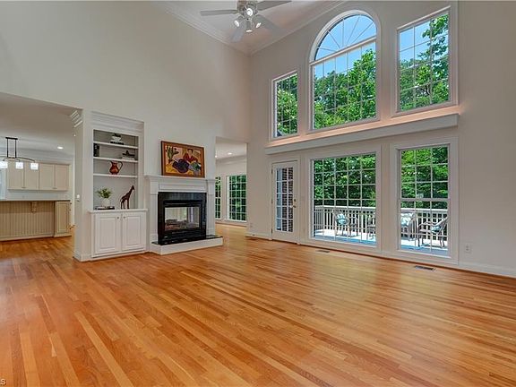 3rd image of 2506 Beech Cliff Ln