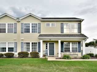 82 Mandy Ln, Oswego, IL 60543