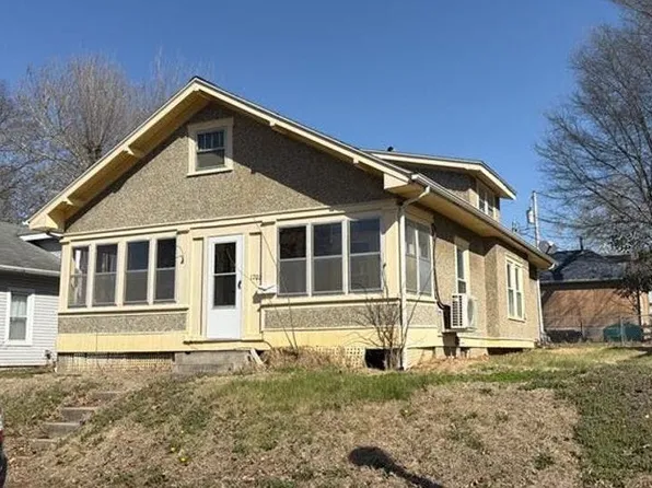 1702 Oneida St, Lexington, MO 64067