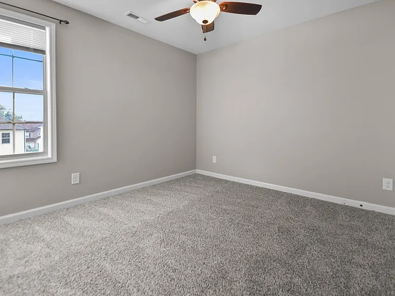 1032 Spicer Dr — Photo 17