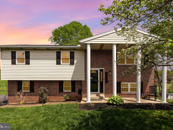 860 Chaucer Dr, Harrisburg, PA 17111