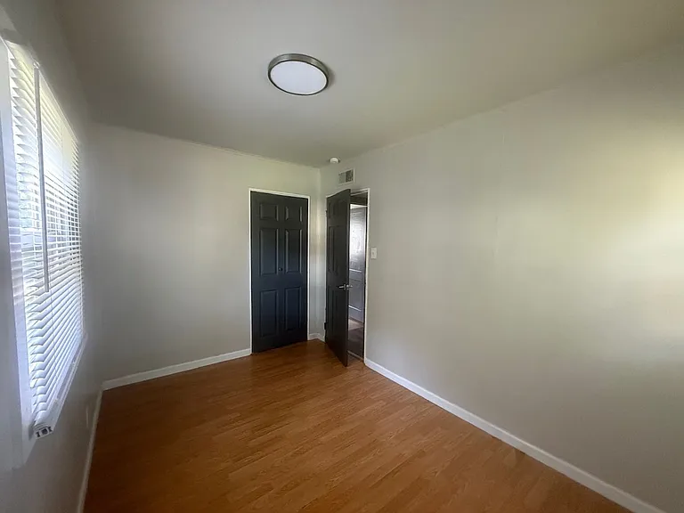 2237 Saint Paul St — Photo 10