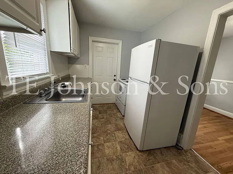 212 Carolina Cir — Photo 15