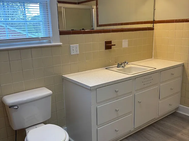 495 York St — Photo 13