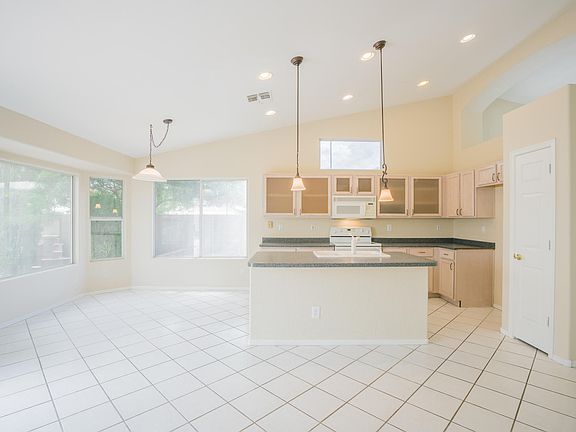 4th image of 10744 W Salter Dr