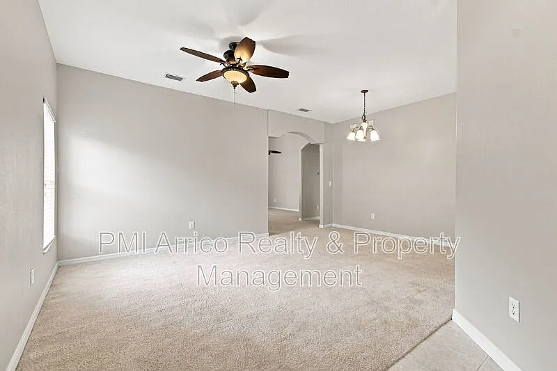 3 bed, 2.0 bath, 1730 sqft, $2,100 — Photo 4