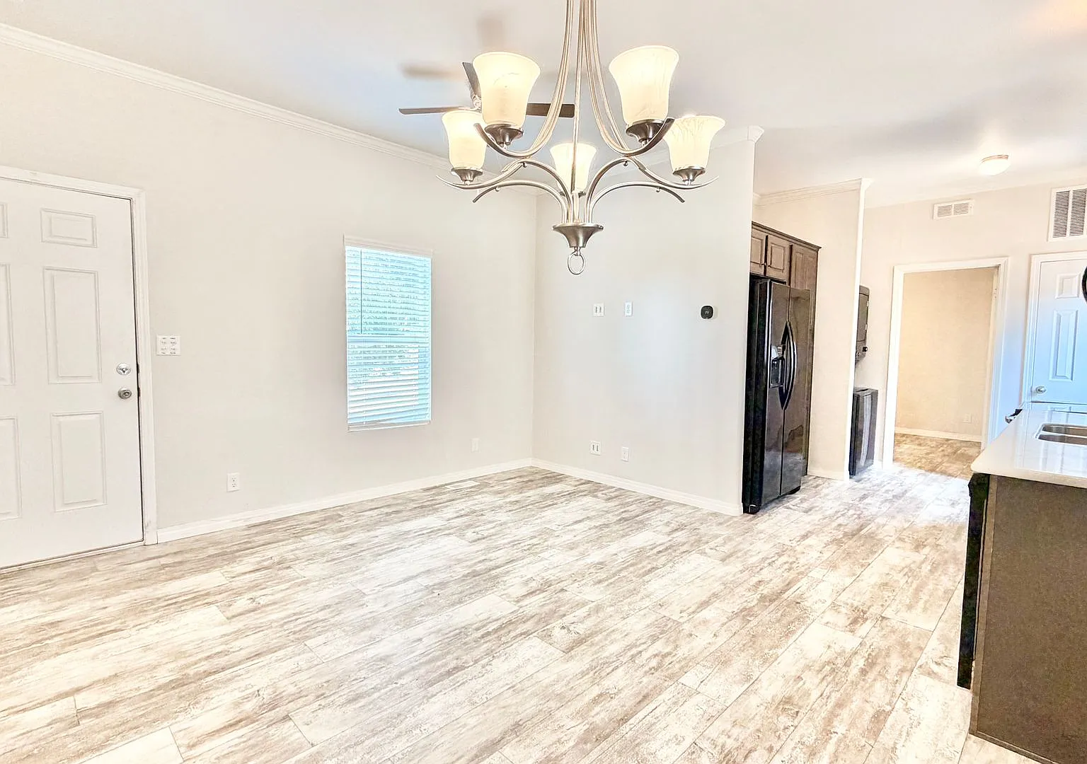 Beautiful, Standalone Guest Home with Balcony Deck, Private Yard Space, located on a One-of-a-Kin... — Photo 3