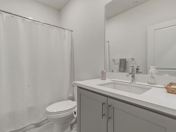 5th image of 2051 Petunia Dr