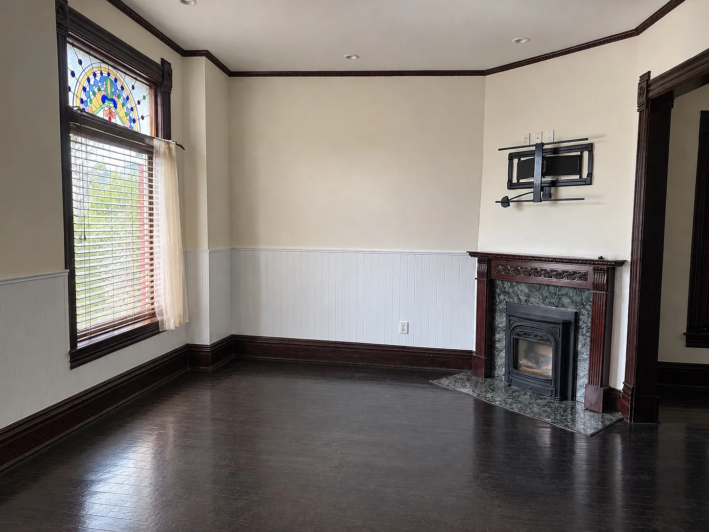 3 bed, 1350 sqft, $2,800 — Photo 2