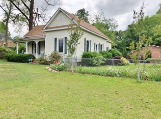 226 S 6th St, McComb, MS 39648