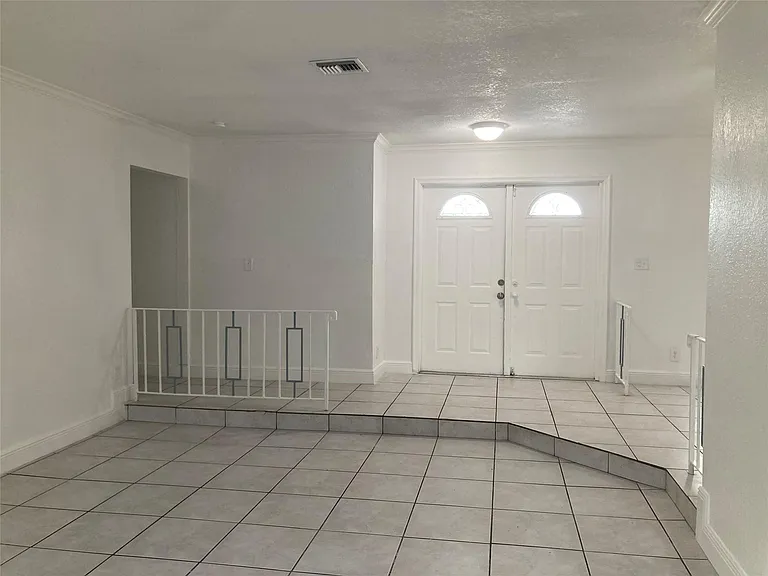 6230 SW 4th Pl — Photo 25