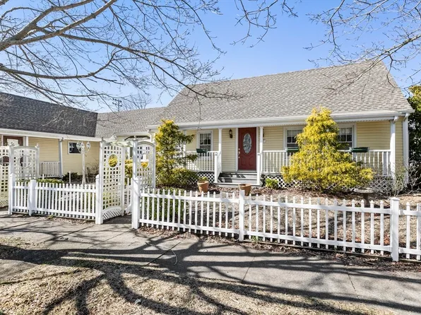 293 Brock Ave, New Bedford, MA 02744