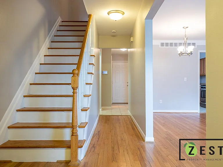 415 Fox Hills Dr N — Photo 13