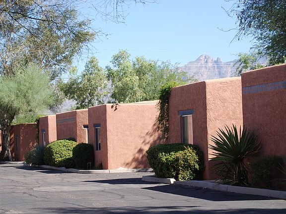 *Community photo - may not depict actual unit