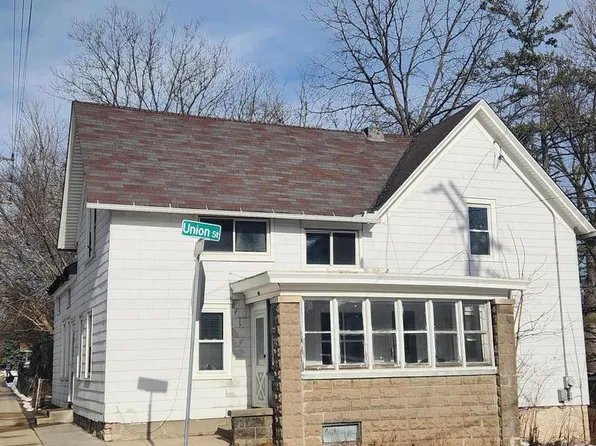 601 East North STREET, Waukesha, WI 53188