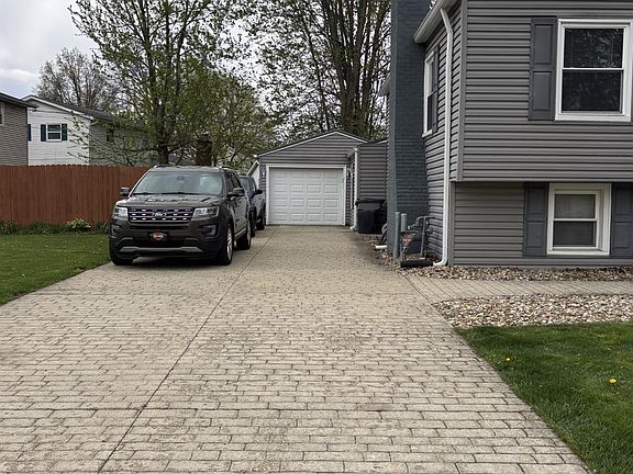 2nd image of 40 Crestwood Dr