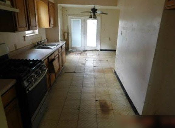 4th image of 10319 S Troy St