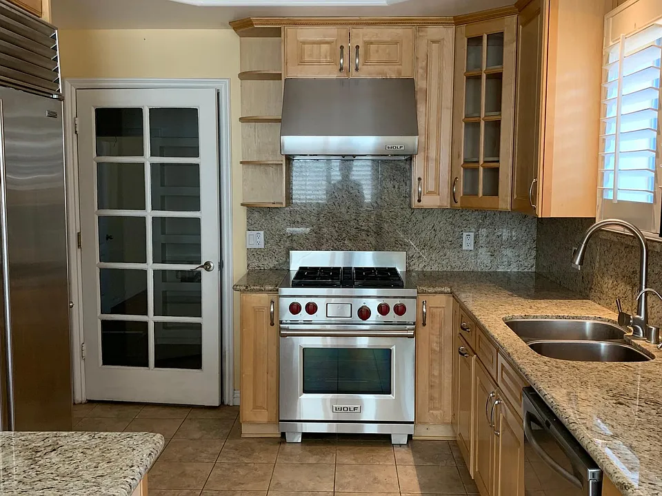 202 N Sierra Vista St