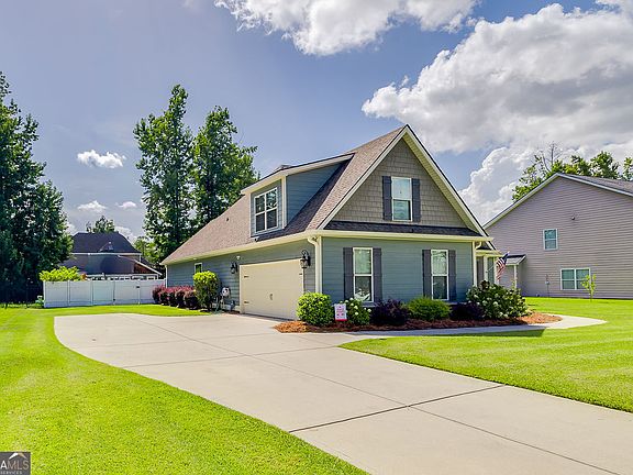 4th image of 214 Blandford Way