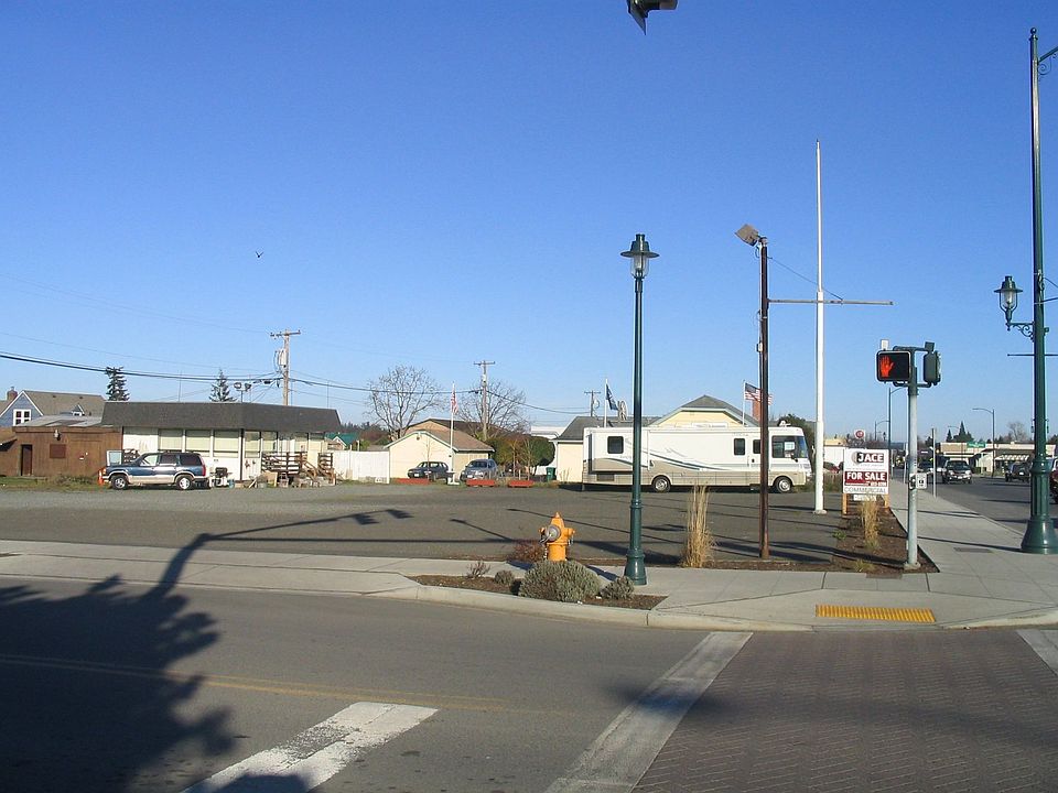 Corner lot/ 1/2 acre/ 175 main street frontage