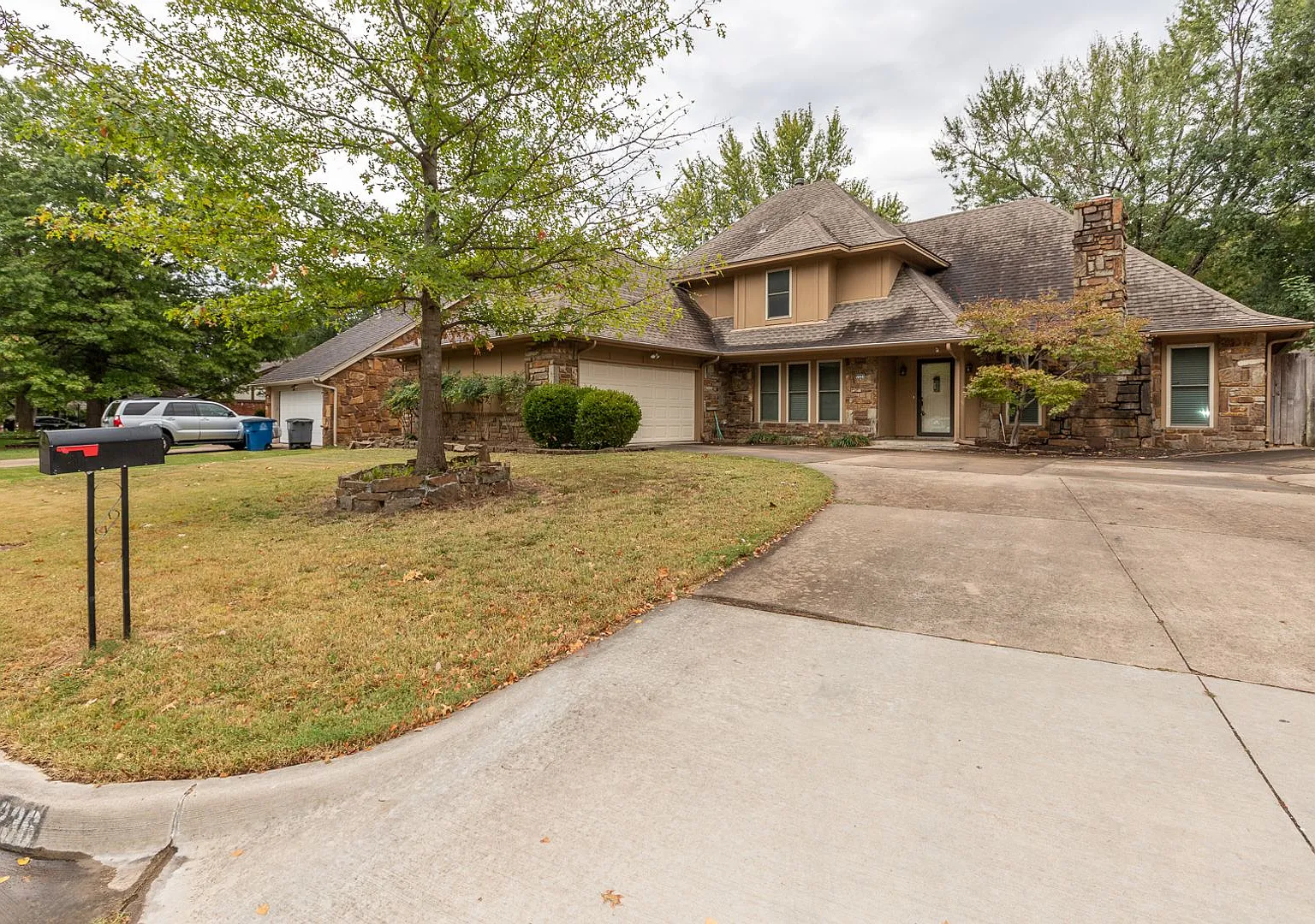 4 Bed | 3 Bath in South Tulsa! — Photo 1