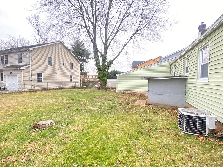 1598 Front St — Photo 4