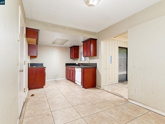 4th image of 2781 65th Ave