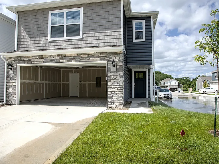 303 Ember Dr — Photo 2