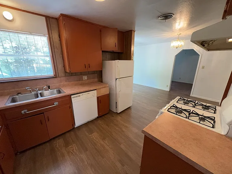906 Jefferis Ave — Photo 6