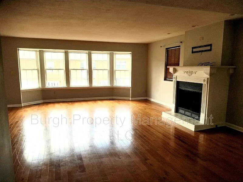 3 bed, 2.5 bath, 2028 sqft, $2,195 — Photo 4