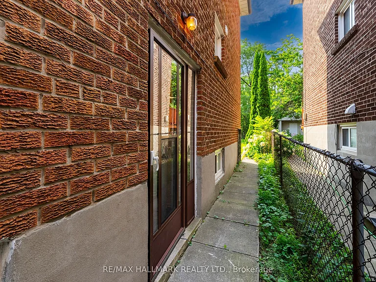 402 Kingston Rd — Photo 5