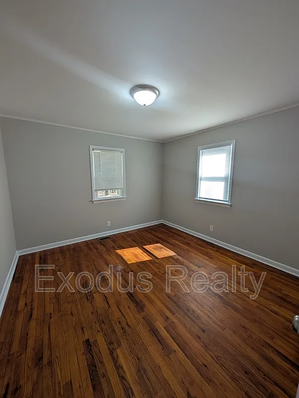 2 bed, 1.0 bath, 900 sqft, $1,200 — Photo 4