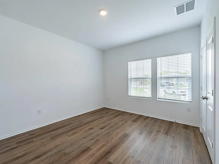 10217 Prague Ct — Photo 6