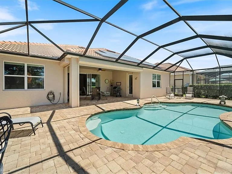 6140 Victory Dr — Photo 32