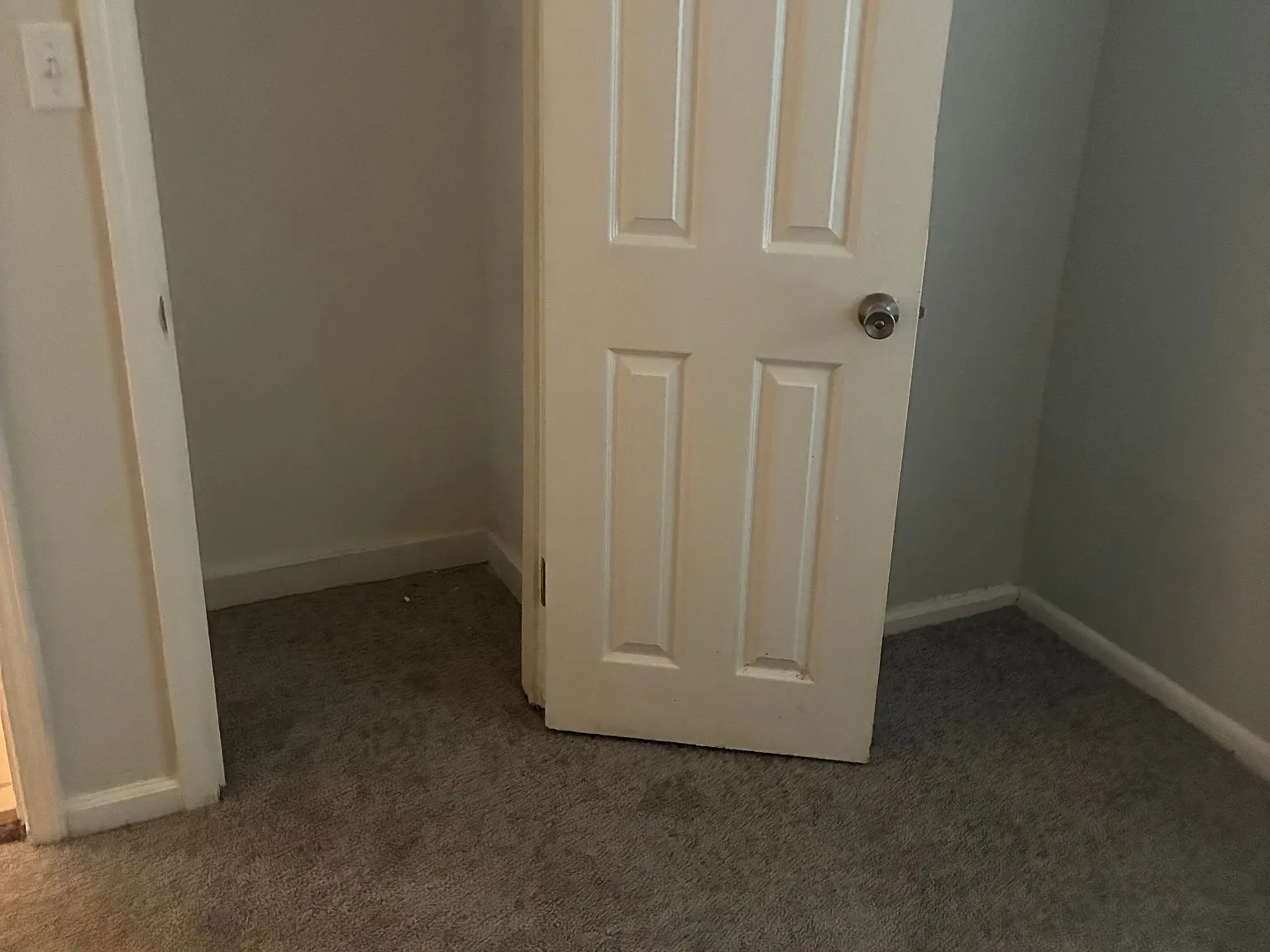 3 bed, 1.0 bath, 904 sqft, $1,200 — Photo 4