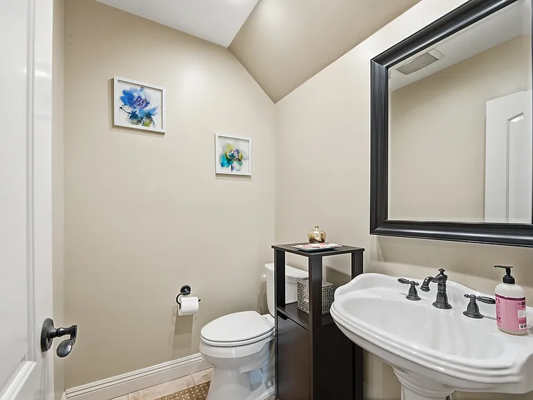 1718 Harriman Ln #B — Photo 19
