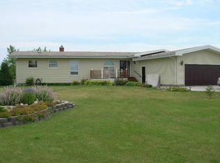 7551 S Columbia Rd, Grand Forks, ND 58201