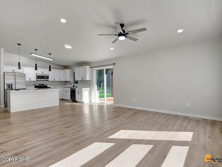 4251 W Ose St — Photo 2