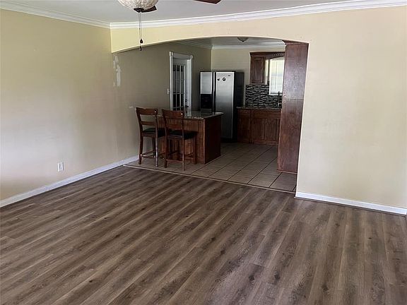 3rd image of 2415 Huntington Dr