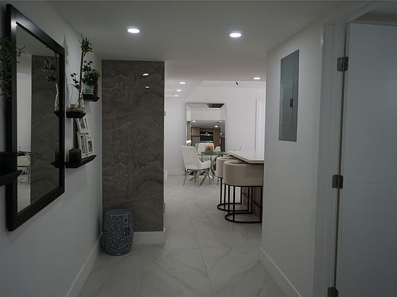 5th image of 6941 Carlyle Avenue #4C