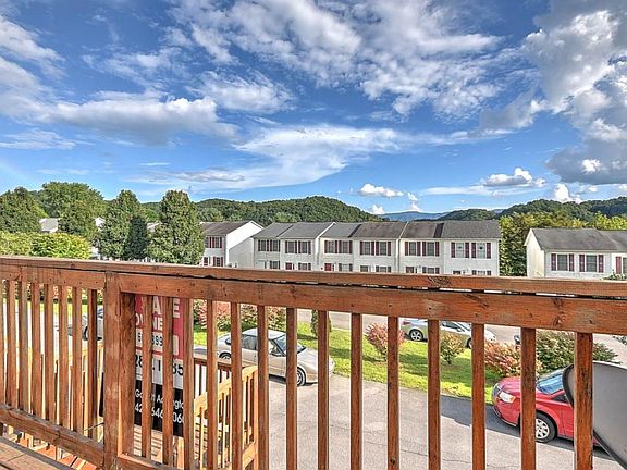 2nd image of 45 Tulip Grove Cir APT 4