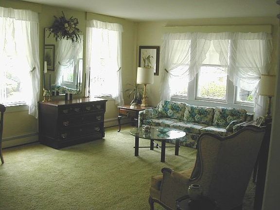 3rd image of 18 N William St