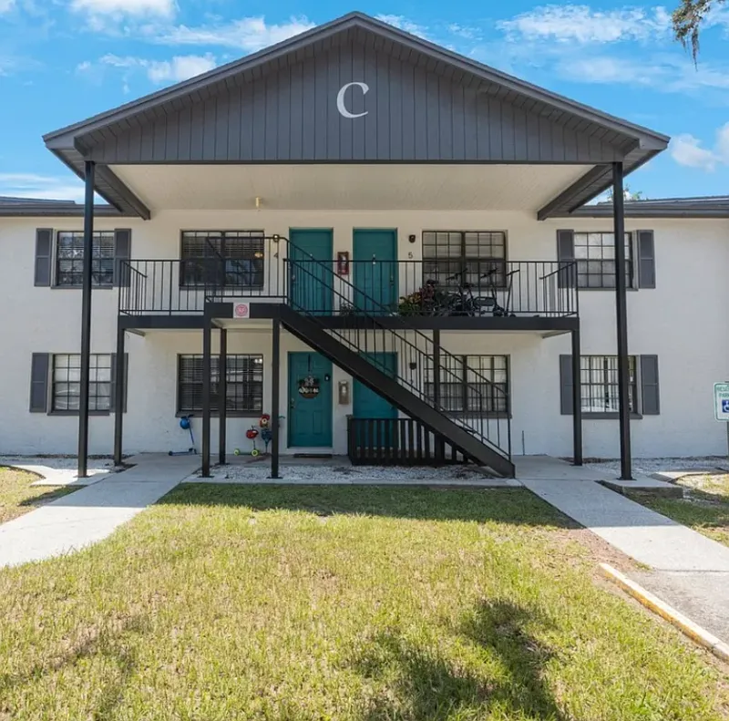 3 bed, 2.0 bath, 1185 sqft, $2,195 — Photo 2