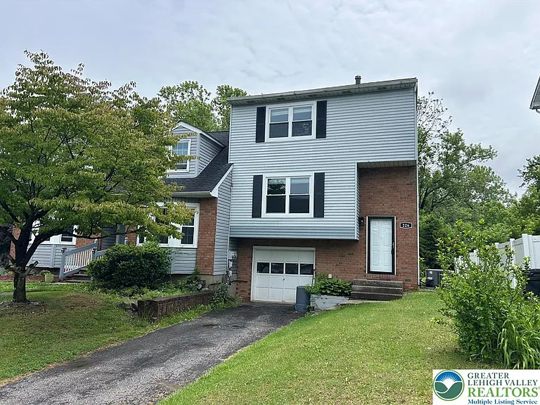 226 Vista Dr — Photo 1