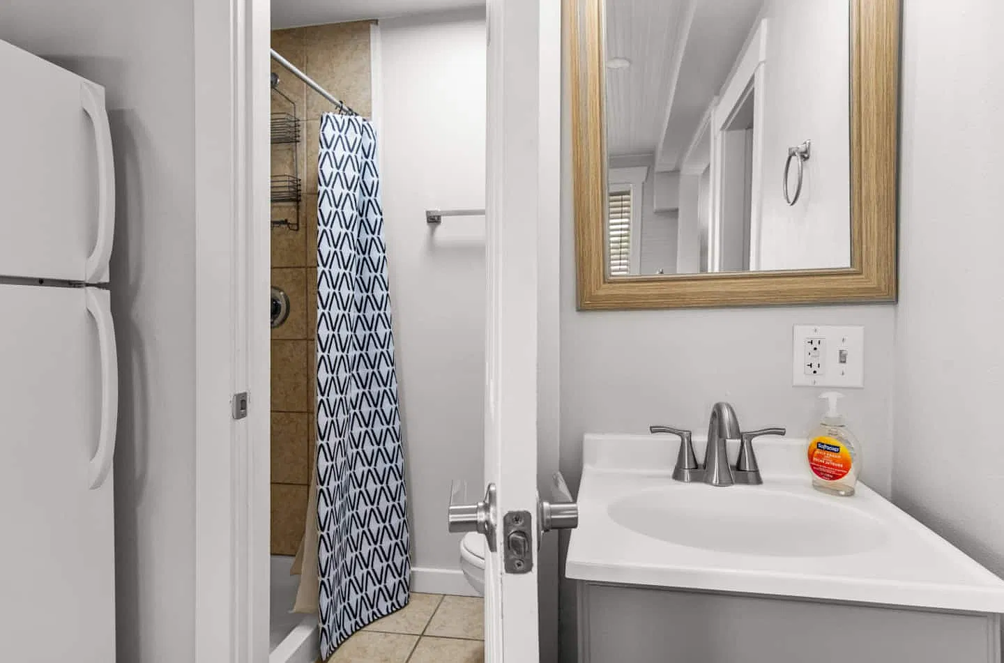 1 bed, $1,300 — Photo 4