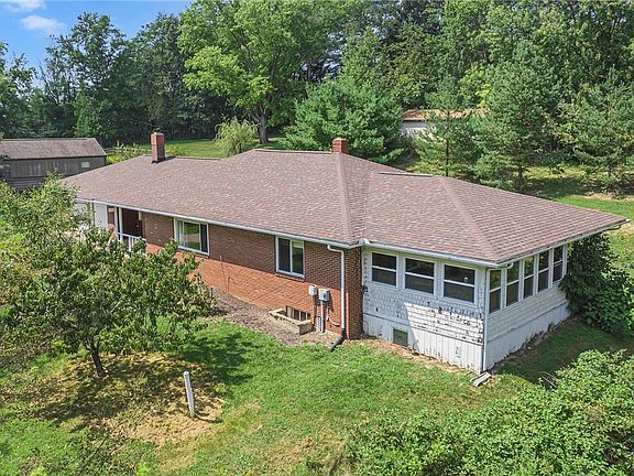5th image of 127 Blue Jay Way